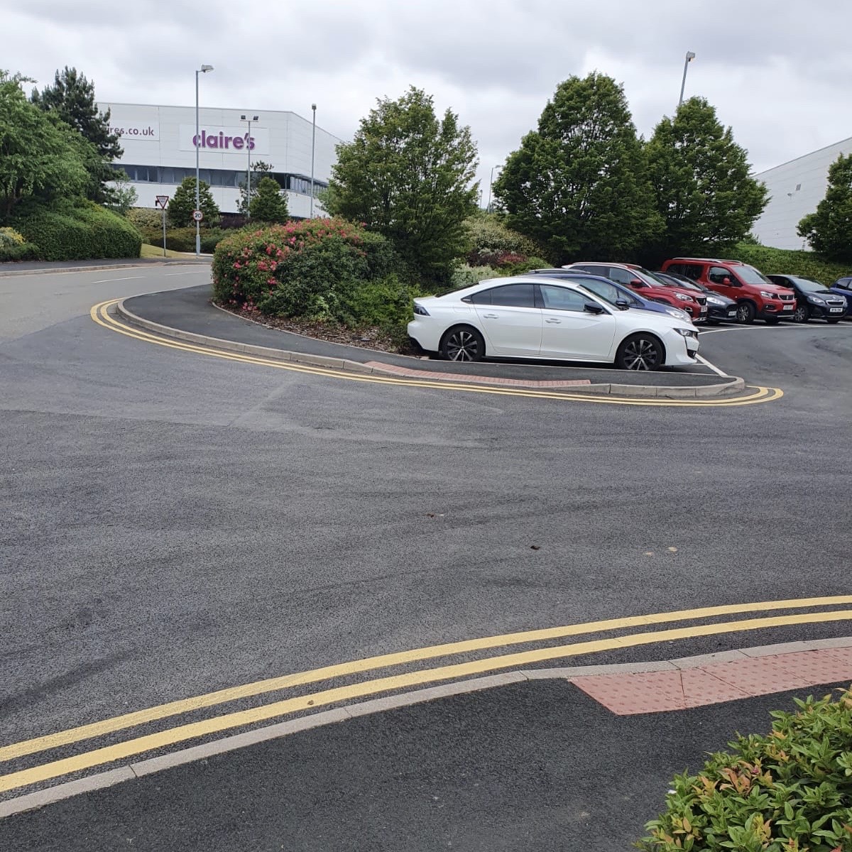 RemsSolutions's tweet photo. A great before and after picture of a car park security gate we fitted recently on a commercial park in Birmingham. 

For more information about our specialist construction and groundworks projects read here https://t.co/4TOy9LMyUu

#SecurityGate #Construction #Groundworks https://t.co/CPHBHFl7LY