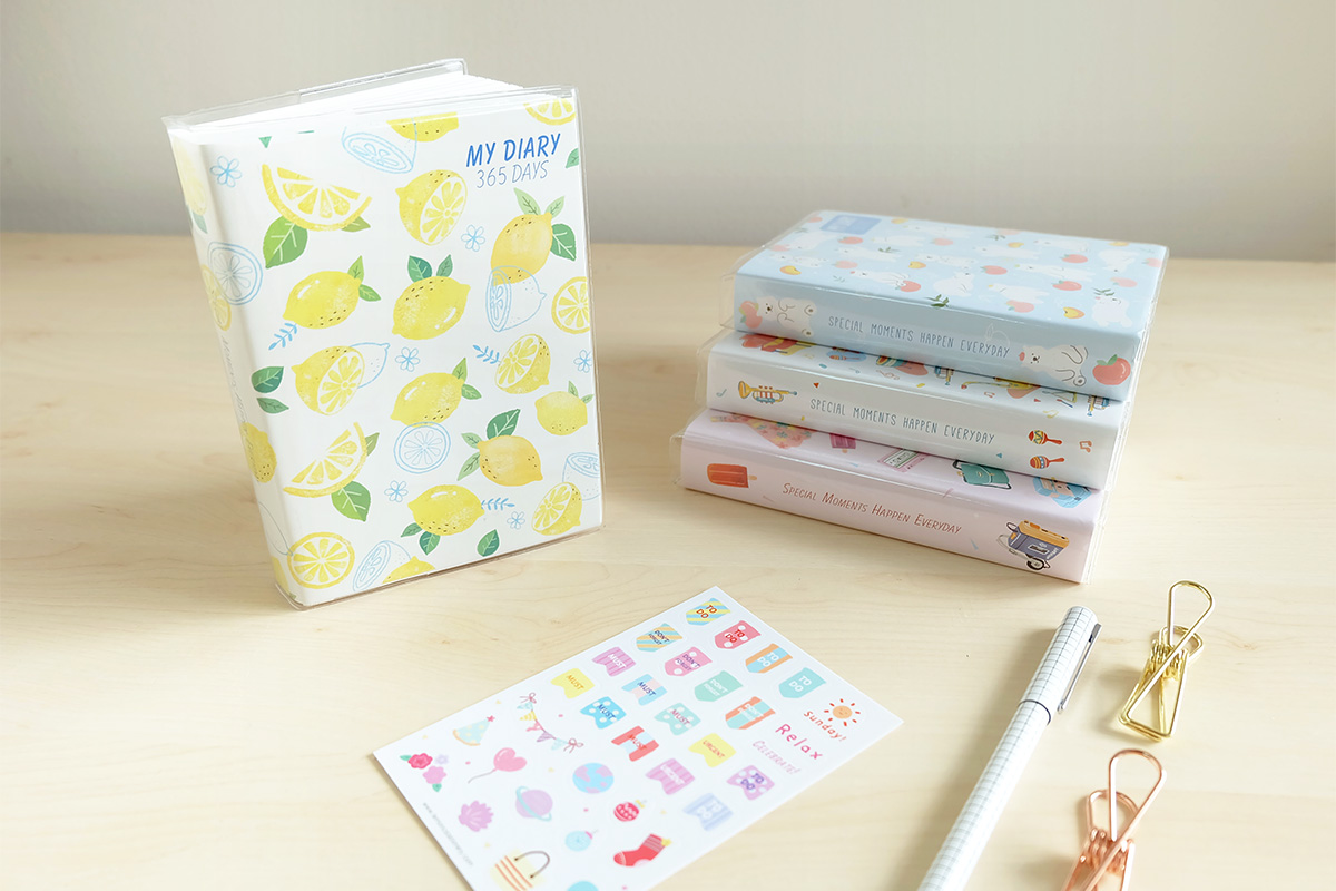 lemoncdiary's tweet photo. สมุดไดอารี่ ข��าด A6 (10.5 x 14.3 cm.) เอาไว้บั��ทึกเรื่องราวที่น่าจดจำในแต่ละวัน ราคาเล่มละ 299 บาท
--
สั่งซื้อได้ที่ Line : @ Lemonc >> https://t.co/UbF9gf851g
#Lemonc #stationery #diary #รีวิวเครื่องเขียน #สมุดไดอารี่ https://t.co/9THksYjEKs