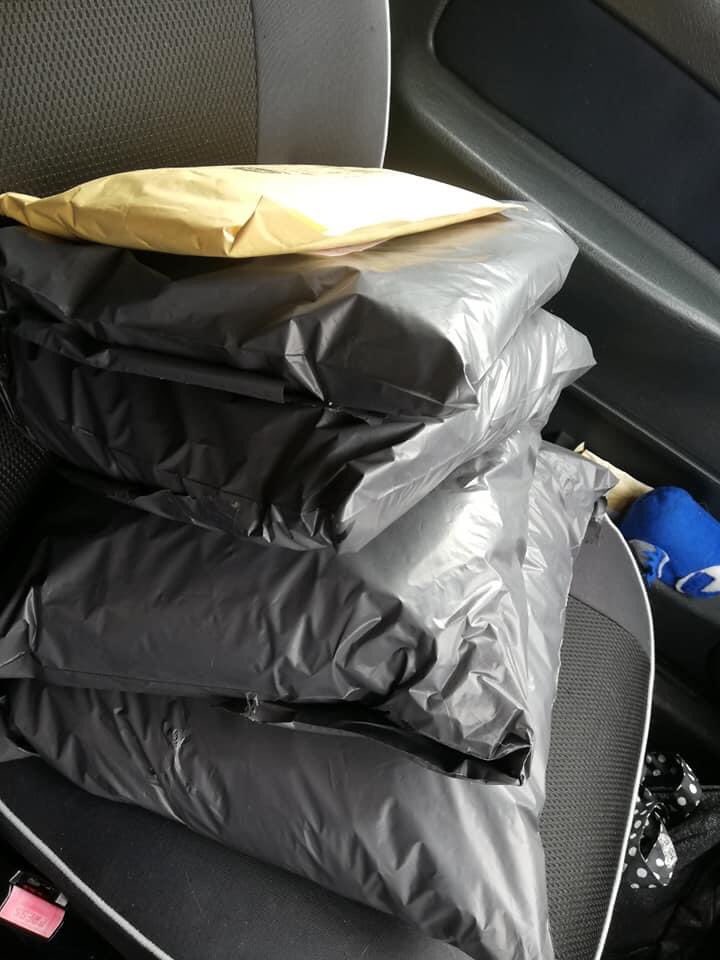 💙🌈🐝🧵Thanks to our amazing team.. Face shields and Head bands wending their way as far as Somerset, Guernsey and Belfast.... Still saving ears and offering protection... Please get in touch if we can help you!!!... 💙🌈🐝🧵

#fridaymorning #keyworker #headbands #lockdown