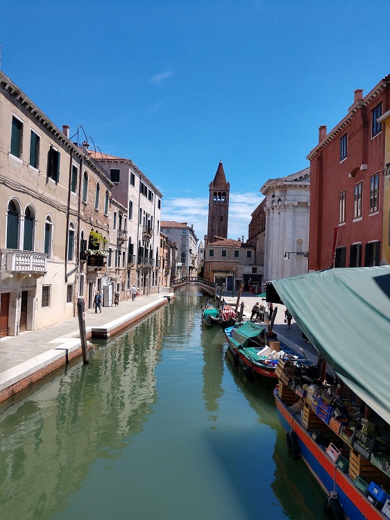 #Venedig: Bei einem Spaziergang durch #Dorsoduro entdeckt der Besucher zurzeit eine ungewöhnlich ruhige #Lagunenstadt mit wenigen Venezianern und noch weniger Touristen. tinyurl.com/y8h7akek @info_sono <a href="/TurismoVeneto/">Visit Veneto</a> <a href="/veneziaunica/">Venezia Unica</a> <a href="/veneziadavivere/">veneziadavivere</a> <a href="/DiscoverVenezia/">Discover Venezia</a>