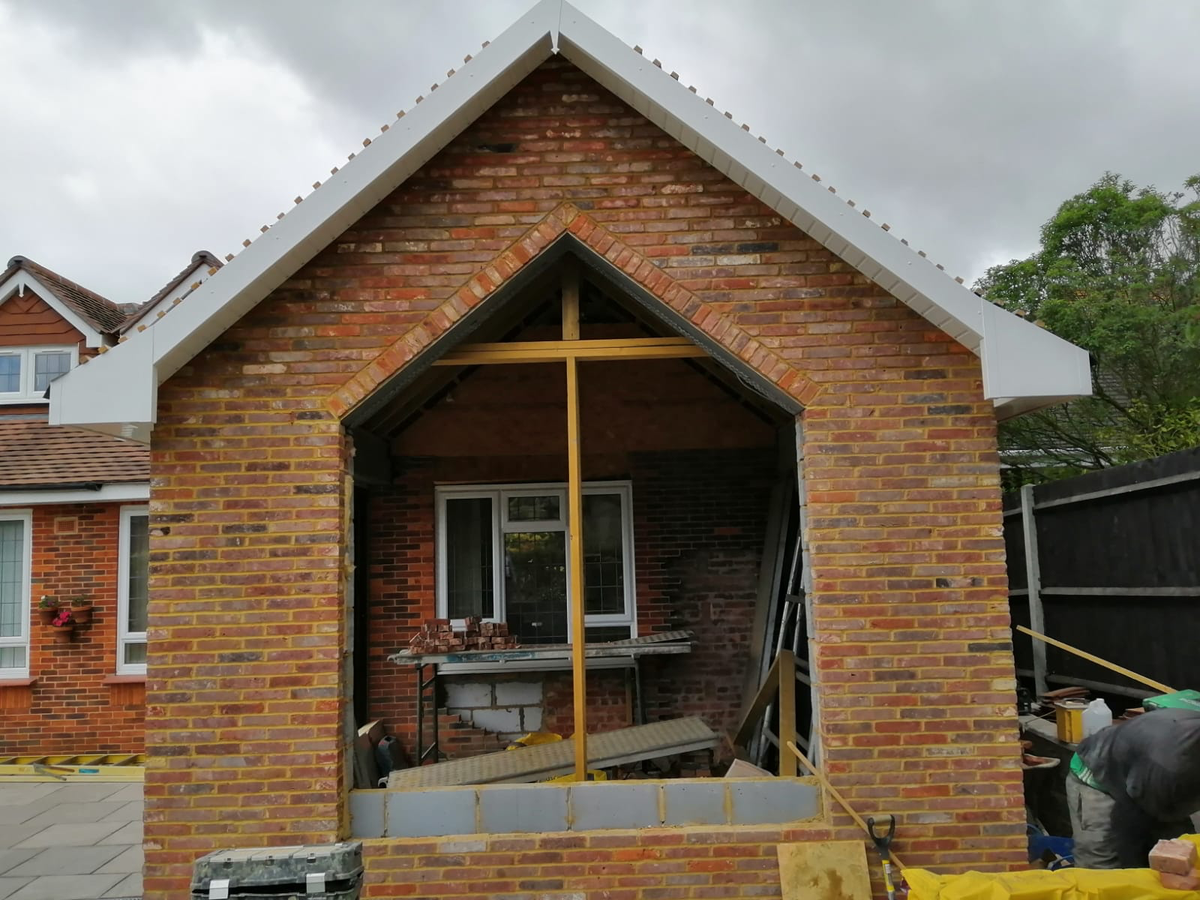BB_Crawley's tweet photo. Here we have some quality work from Gavin &amp; Neil at C&amp;G Ahearn Building LTD with the fitting of HDAP/K-90 Apex Lintel supplied by @KeystoneLintels 
Great work to all involved.
We hope your customer is very happy Gavin.
@BuildbaseUK https://t.co/9UIz8Zdk5A