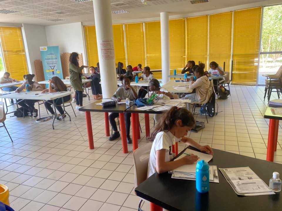 FeteleMur's tweet photo. FLM prend ses Quartiers d'été en Normandie aujourd'hui où les enfants du Plateau (Cité Rose, Cité Verte) de @FLMCanteleu peuvent, du 6 au 18 juillet, participer à des stages mêlant Tennis/Tutorat Scolaire/Initiation à l'anglais et au Pack Office.
👏👏👏 https://t.co/dSrCtTxAEV