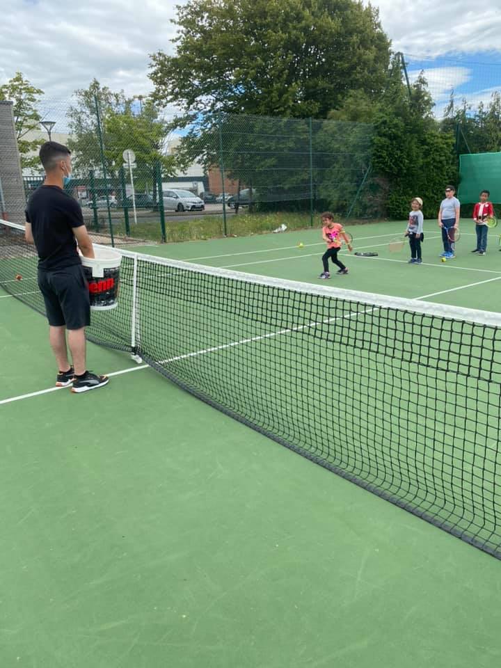 FeteleMur's tweet photo. FLM prend ses Quartiers d'été en Normandie aujourd'hui où les enfants du Plateau (Cité Rose, Cité Verte) de @FLMCanteleu peuvent, du 6 au 18 juillet, participer à des stages mêlant Tennis/Tutorat Scolaire/Initiation à l'anglais et au Pack Office.
👏👏👏 https://t.co/dSrCtTxAEV