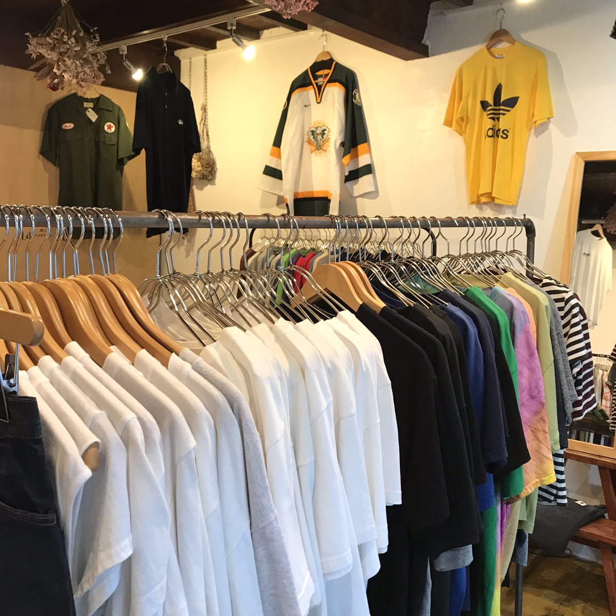 flairmingleused's tweet photo. 明日、7/11.12の2日間はFLMARKET開催します。

イケてるTシャツと柄シャツを追加するので是非遊びに来て下さい。

とりあえずこの2日間で今月のポップアップは終了です。

買い忘れのないようお願いします。

#長岡市 #古着屋 #長岡市古着屋 #長岡市古着 #新潟県古着屋 #新潟古着屋 #長岡駅前 #TTT https://t.co/pu9v3IeduL