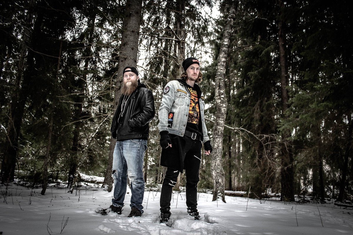 Do you recognize these guys here? Preparing some cool stuff with the band! Woulds you like to know how to play the songs from "Mad Hatter" or "Pieces of Reality"?