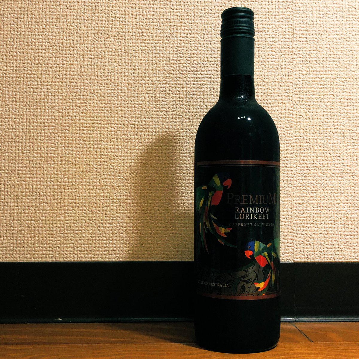 たに 日本酒 ワイン 読書 7月10日 ファミマワインの日 プレミアム レインボーロリキート Premium Rainbow Lorikeet 980円 ファミリーマートのオーストラリアワイン カベルネソーヴィニヨン単一 アルコール13 5 濃い 甘口 1週間疲れた