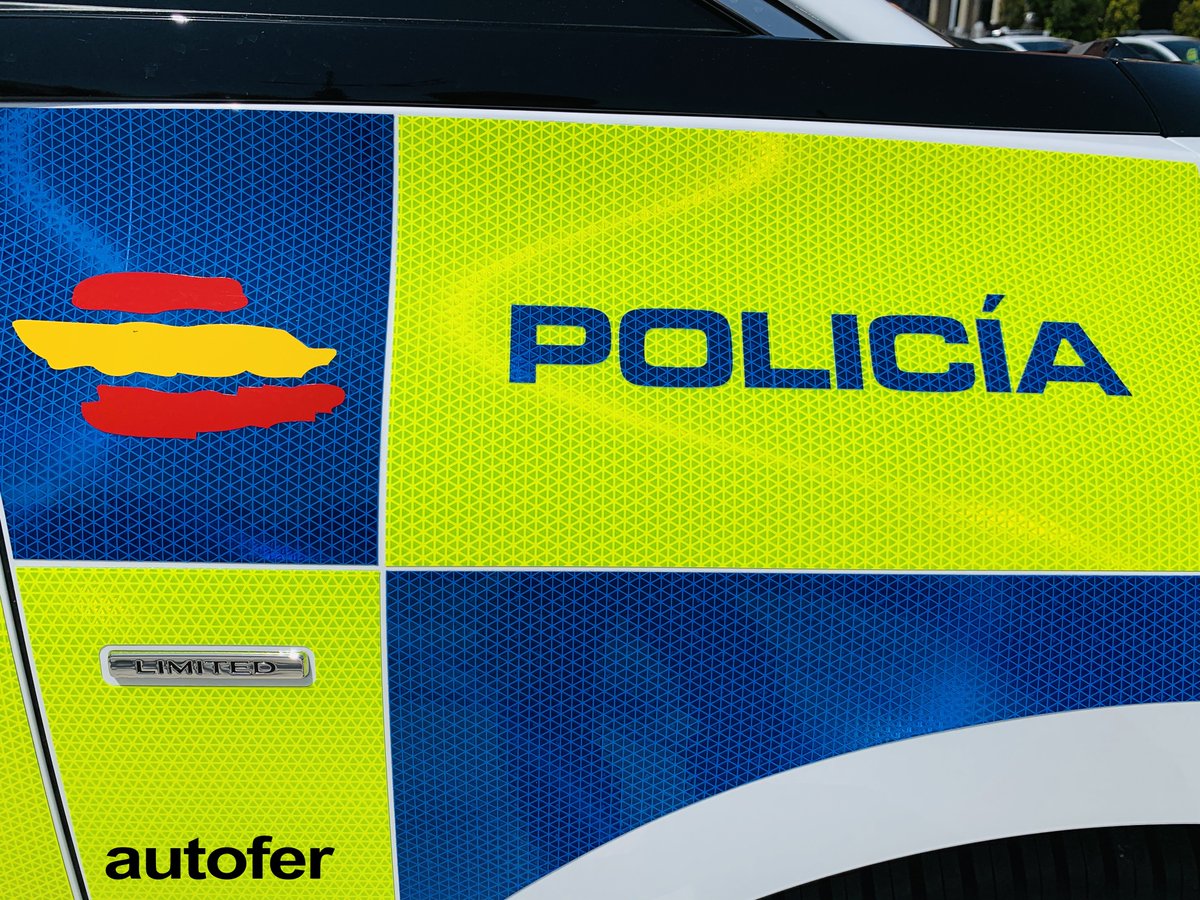 RenaultAutofer's tweet photo. Acto de entrega de 16 Renault Scenic por parte de Autofer a la Policía Local de la ciudad de Alcobendas, en presencia del alcalde, miembros de la corporación y empresas colaboradoras en la ejecución del acuerdo. https://t.co/6Ahqr1p9P8
