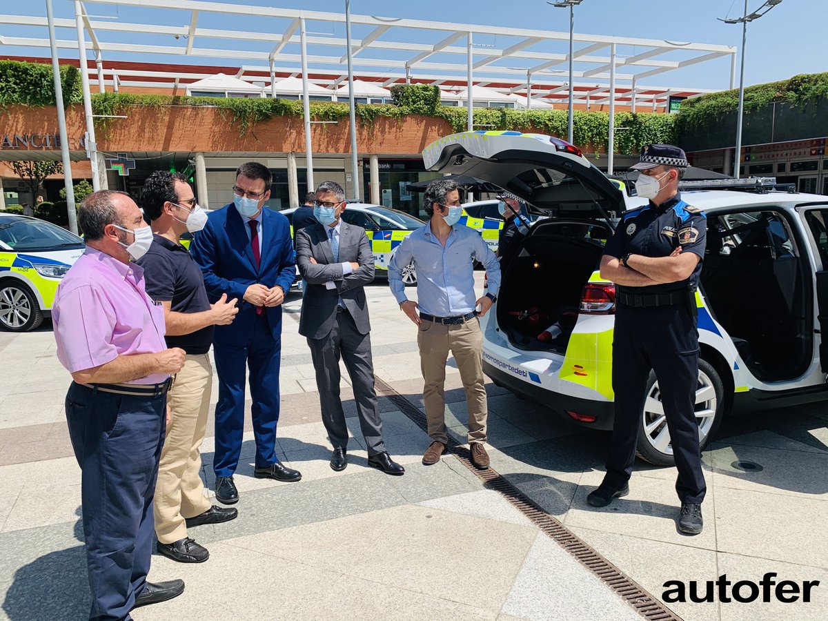 RenaultAutofer's tweet photo. Acto de entrega de 16 Renault Scenic por parte de Autofer a la Policía Local de la ciudad de Alcobendas, en presencia del alcalde, miembros de la corporación y empresas colaboradoras en la ejecución del acuerdo. https://t.co/6Ahqr1p9P8