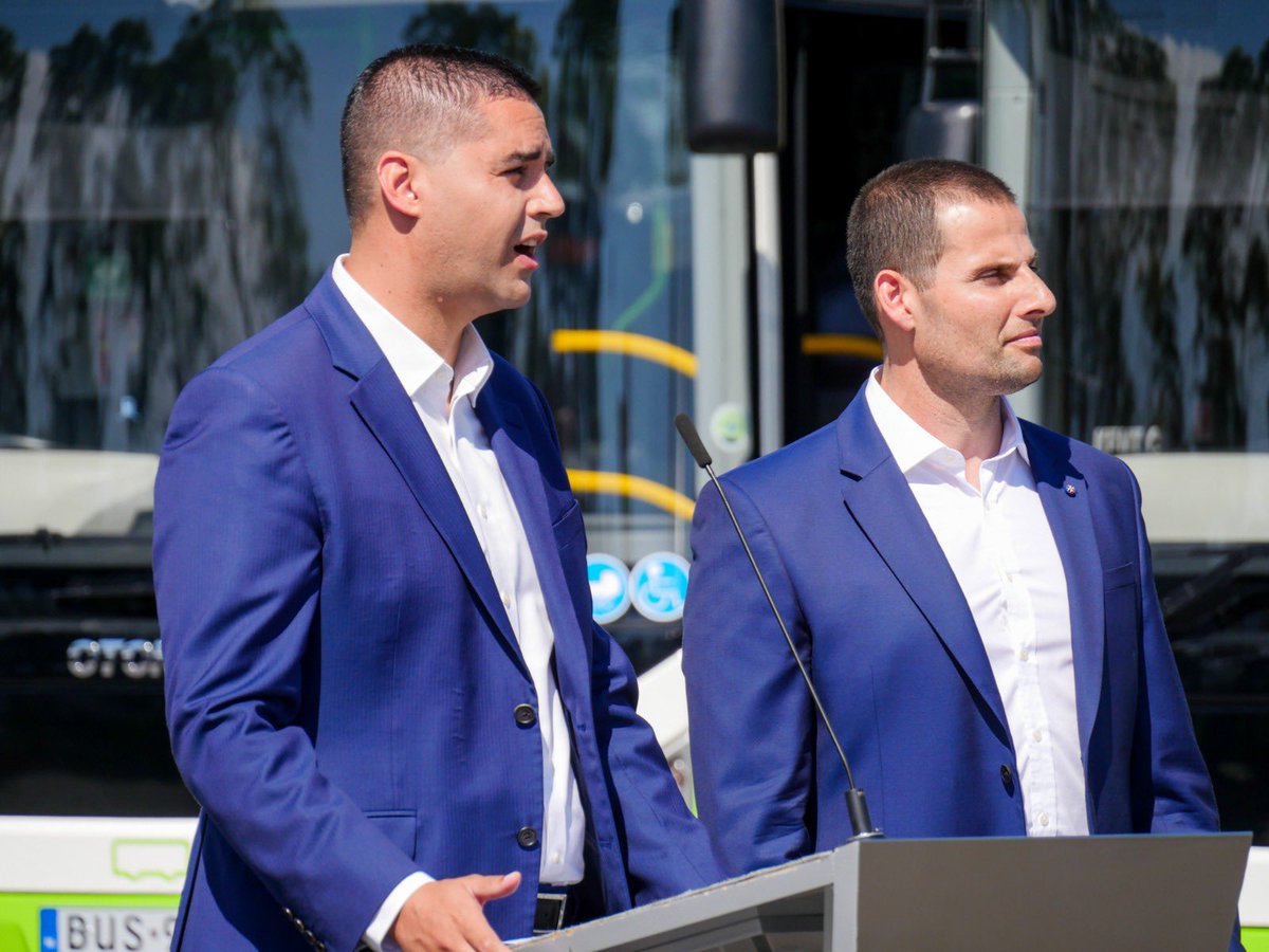 DeputyPMIanBorg's tweet photo. Together w/ PM @RobertAbela_MT &amp; @tallinjamalta inaugurated an €11m investment of 50 new buses 🚌 which have a Euro6 engine. This means that now our fleet is one of the cleanest and youngest in Europe 🇲🇹🇪🇺. I look forward to continuing to strengthen our public transport service https://t.co/urFurz5U5i