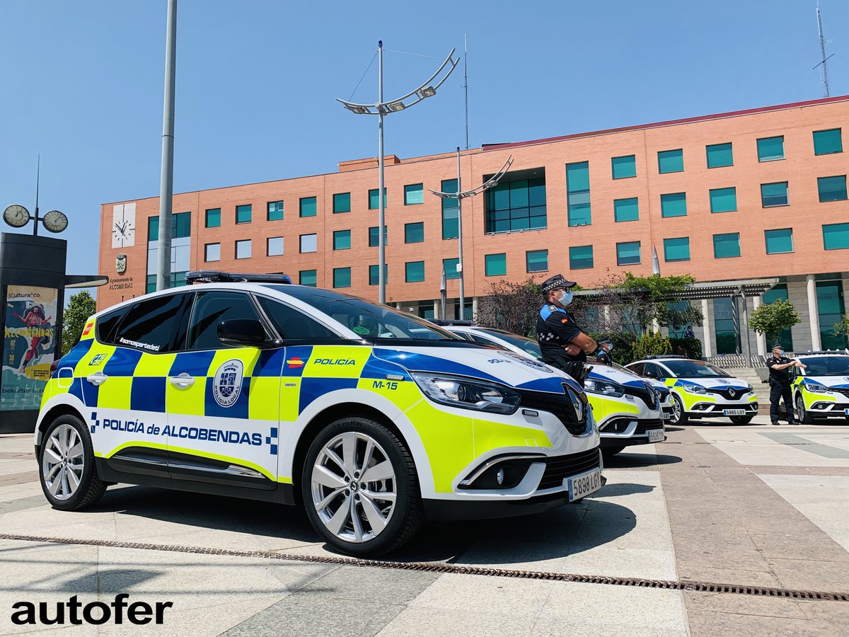RenaultAutofer's tweet photo. Acto de entrega de 16 Renault Scenic por parte de Autofer a la Policía Local de la ciudad de Alcobendas, en presencia del alcalde, miembros de la corporación y empresas colaboradoras en la ejecución del acuerdo. https://t.co/6Ahqr1p9P8