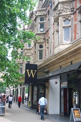 We were running Alpha,  #Dillons IT system based on HMV. But the fax machine was still heavily in use & websites were negligible. In 1999 I was seconded to  @gowerst_books as events manager incl events w/ Michael Palin, Germaine Greer & that party to rebrand as  #Waterstones... 7/x