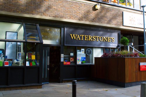 1998 & I moved to Dillons City University London, nr Barbican/Islington as Asst Manager & suddenly we became a Waterstones in the HMV merger. Proud to say I did the 1st ever stock transfer between Dillons & Waterstones! Bookselling highlife indeed! I sold a lot of law books.. 6/x