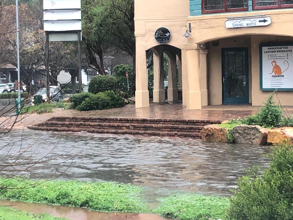 HoutbayCPF's tweet photo. Heavy rains have caused some flooding at SAPS Circle, Outside OK main road, Outside library so please avoid for now. https://t.co/lyp3w3mVWM