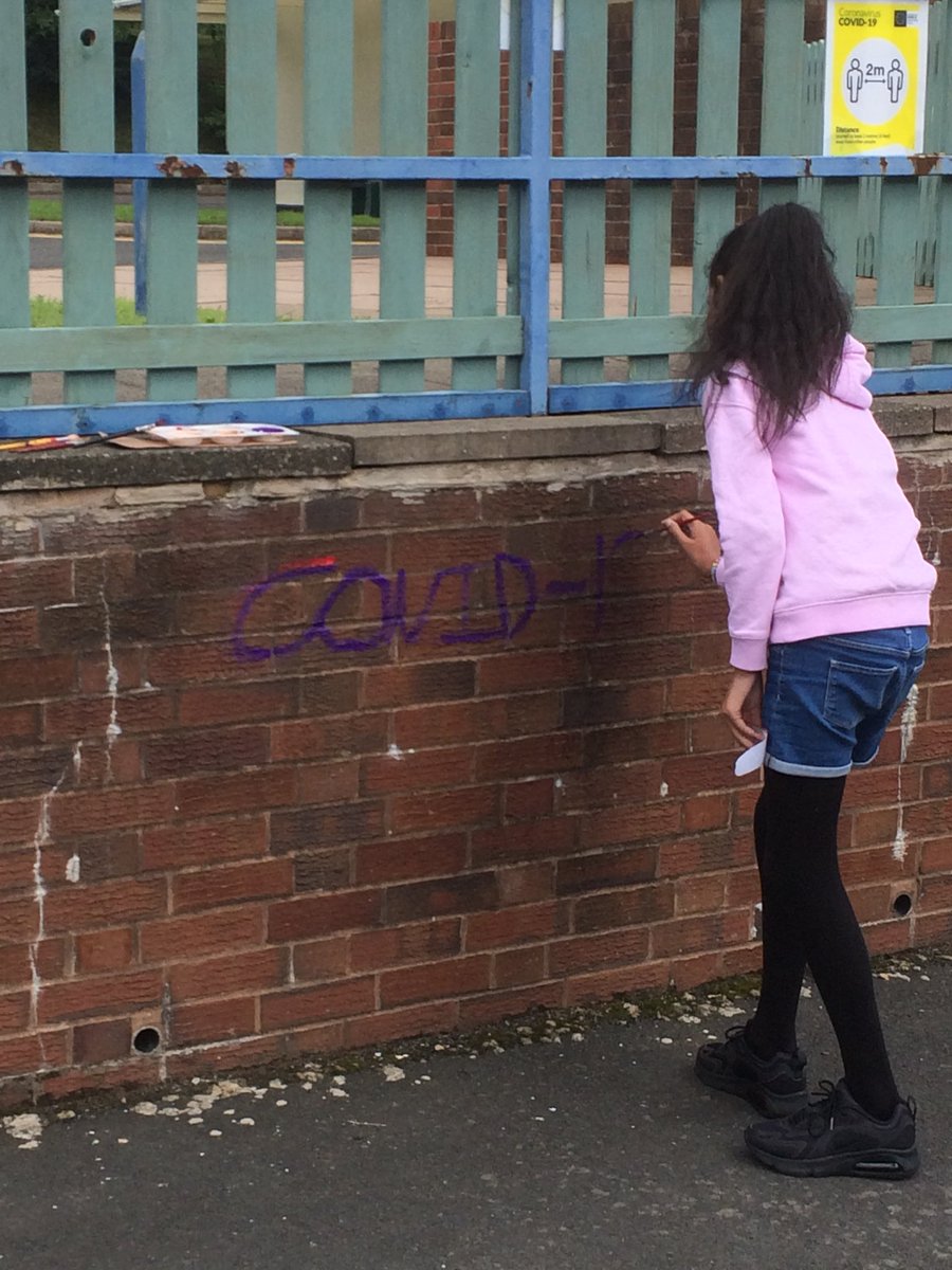 lisacop65287595's tweet photo. Today has been inspired by Banksy and Haring. #graffitiart #keyworkerbubble @DevonshireJun https://t.co/cBj12XAk2Y