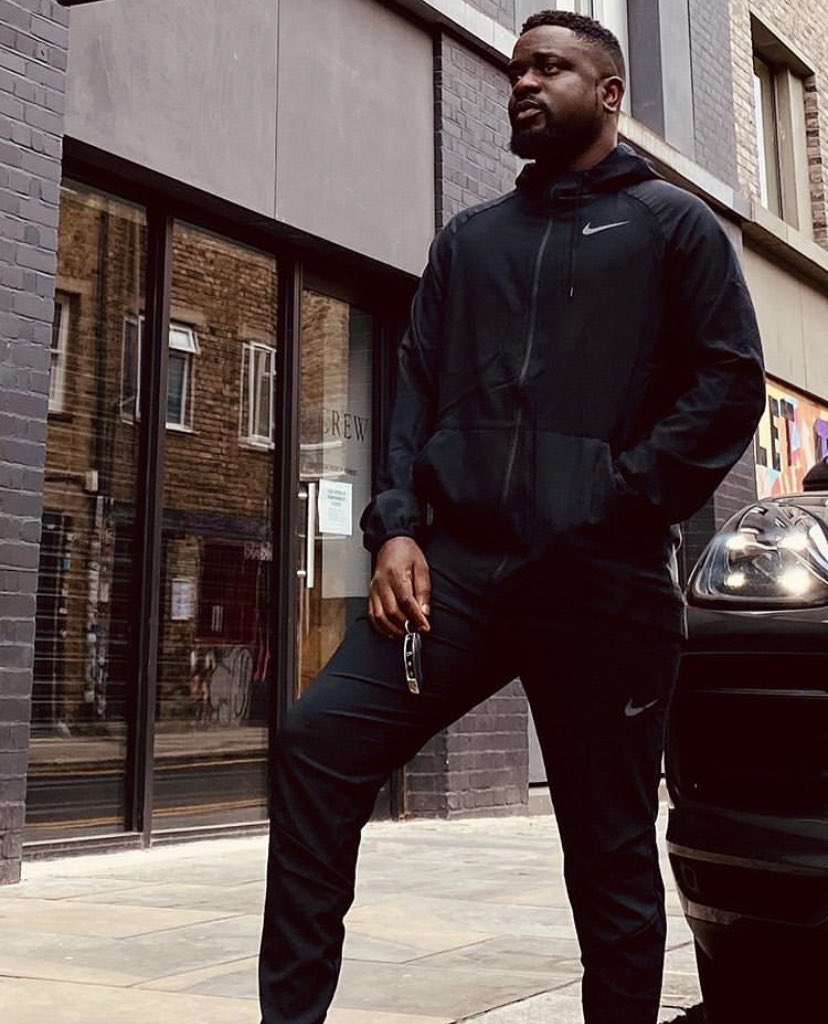 MOGmusic_'s tweet photo. Happy birthday to my brother and realist Gee in the industry. I called you for a joint on MAKING IT BIG and you drove me to a studio to record when my was locked and did the verse without taking a penny. @sarkodie all I can say is live long and prosper. 🙏🏾 https://t.co/KrziEgSmWq