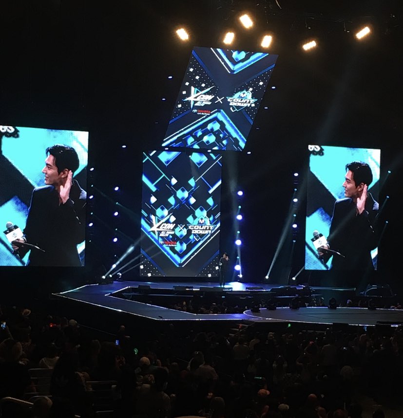 sanasurprise's tweet photo. @Itsme_Glaiza02 “What’s that I hear? Cheer up, it will be ok!” — @ActorLeeMinHo 😂 #kconla2016 https://t.co/2FrIm7VEO2