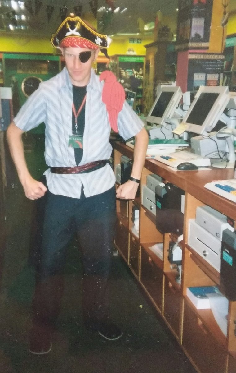 My (now) husband was doing teacher training & I went with him & joined Ottakars in Cheltenham w/ lovely Hereward  @ylbookshop &  @gemmahastilow. I loved Ottakars although IT systems were awful! But they had great energy & a fantastic team. I ended up ground floor manager... 11/x