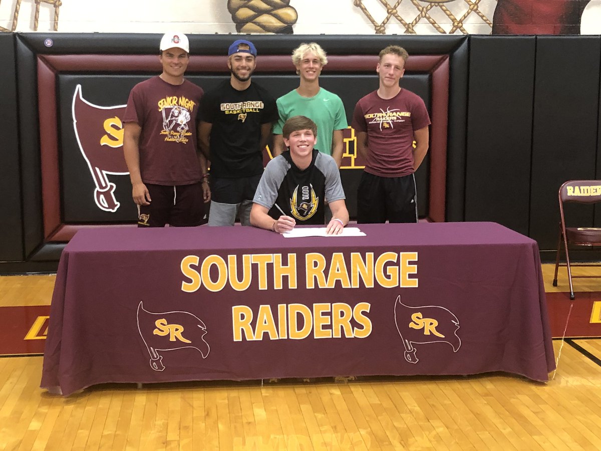 SRRaiderhoops's tweet photo. Congratulations to Chris Brooks for making it official to continue his academic and athletic career at Grove City College! #RaiderPride https://t.co/yEv9N4luFl