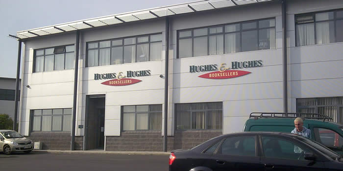 2008 & I moved to H&H Head Office as Fiction & Kids Buyer – back into an office in an industrial park in Finglas. Excel skills were back to the fore! But the Irish recession was about to hit and when we moved to a 4 day week things weren't looking good... 14/x