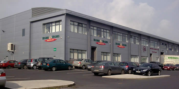 2008 & I moved to H&H Head Office as Fiction & Kids Buyer – back into an office in an industrial park in Finglas. Excel skills were back to the fore! But the Irish recession was about to hit and when we moved to a 4 day week things weren't looking good... 14/x