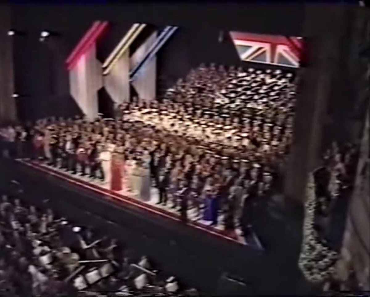 Today we remember the wonderful #DameVeraLynn, as her funeral takes place. An inspiration and patriotic motivator to generations.We are particularly grateful for her lead role in the #FalklandIslands #Falklands tribute finale in 1982. Watch #DameVera here: youtu.be/JXEQJjWvS1U