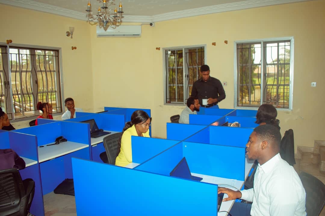 Automata_NG's tweet image. Our team of developers and software engineers  apply their knowledge of engineering and programming languages in software development.
They ensure that the product is easy and pleasant to use. 
Wouldn't you rather work with us? #appdeveloper #consultancy #tgif #friday #lekki