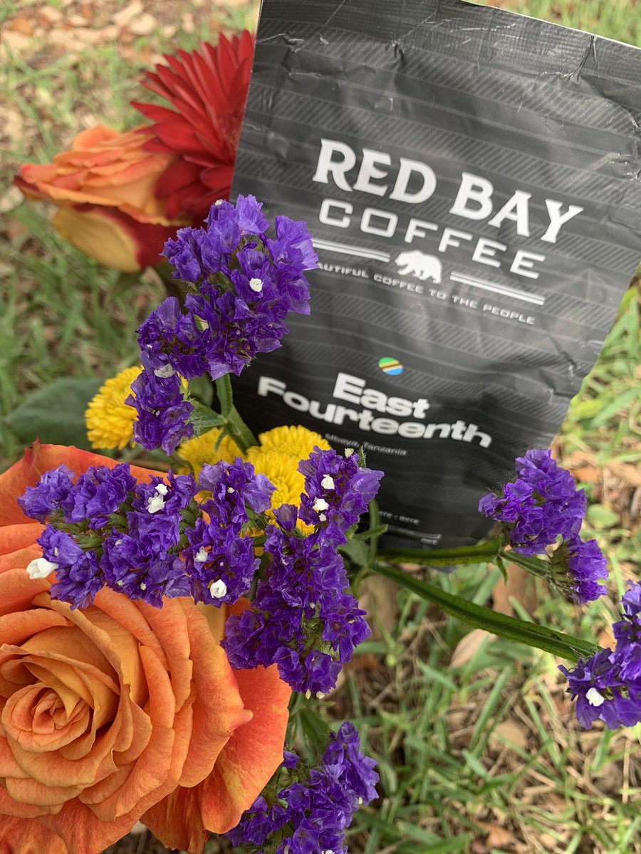 Honeybrewsngri1's tweet photo. 🚨Youtube Allert!!! 🚨

Join me for a coffee tasting!!! DIY Pour over😊I’m tasting ☕️ @Redbaycoffee  #coffeetasting #blackownedcoffee  #blackbrew #blackownedwomenbusinesses #eveningboost
#blackgirlcoffee https://t.co/96WbdC9lc4