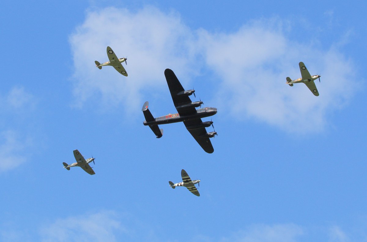The two Spitfires flanking the Lancaster flew over the funeral procession of Dame Vera Lynn at midday today. Rest in peace Dame Vera 💜🇬🇧 10/07/20

@VeraLynnDecca @Wellie_C47 @BBMF_Sugden @BBMF_Ernie93  @LincsSkies @Disco_BBMF @Seb_Lanc99 @CivMilAir @Farrell3Neil #DameVeraLynn