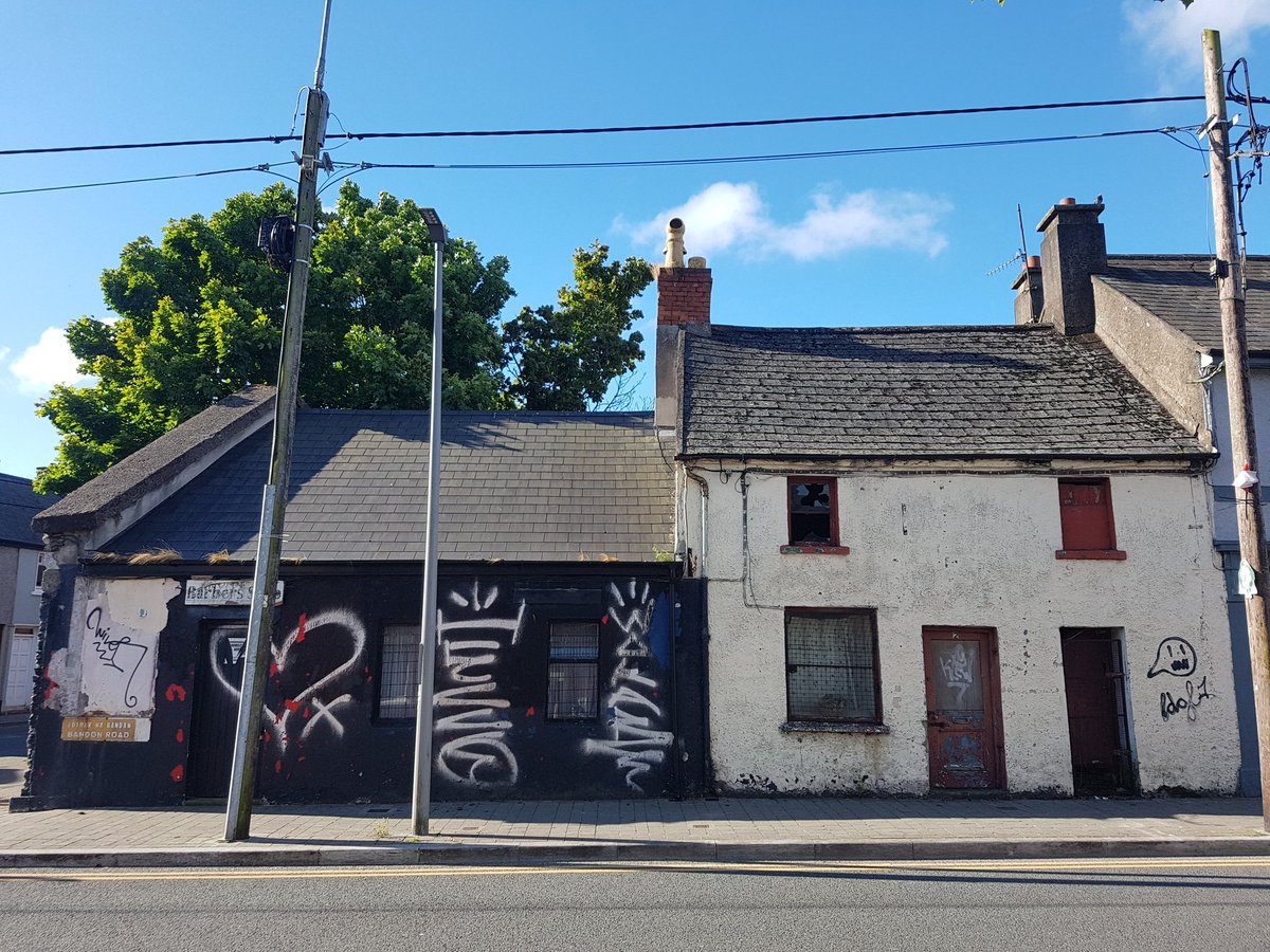 two for the price of one, cute empty neighbouring properties, someone's home, workspace, just need a bit of love & care, be great to see them bought back to use  #homeless  #socialcrime  #regeneration  #Cork  @corkcitycouncil  #programmeforgovernment  #heritage  #Ireland  #inequality