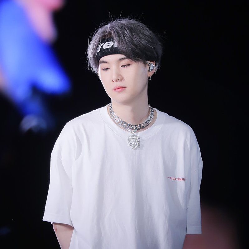 Yoongi in headbands - a long thread 