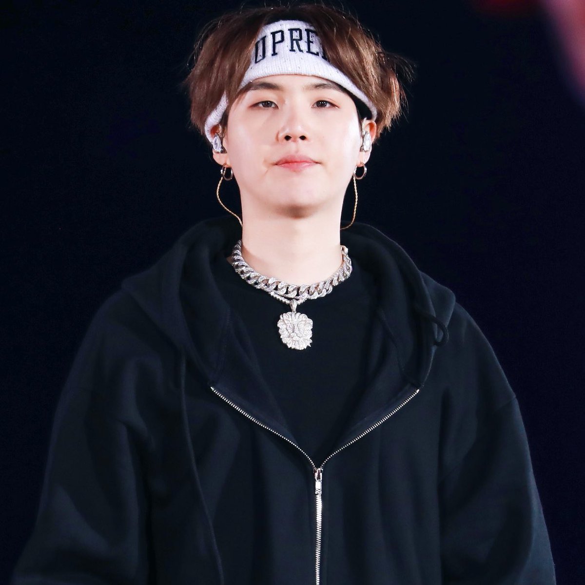 Yoongi in headbands - a long thread 