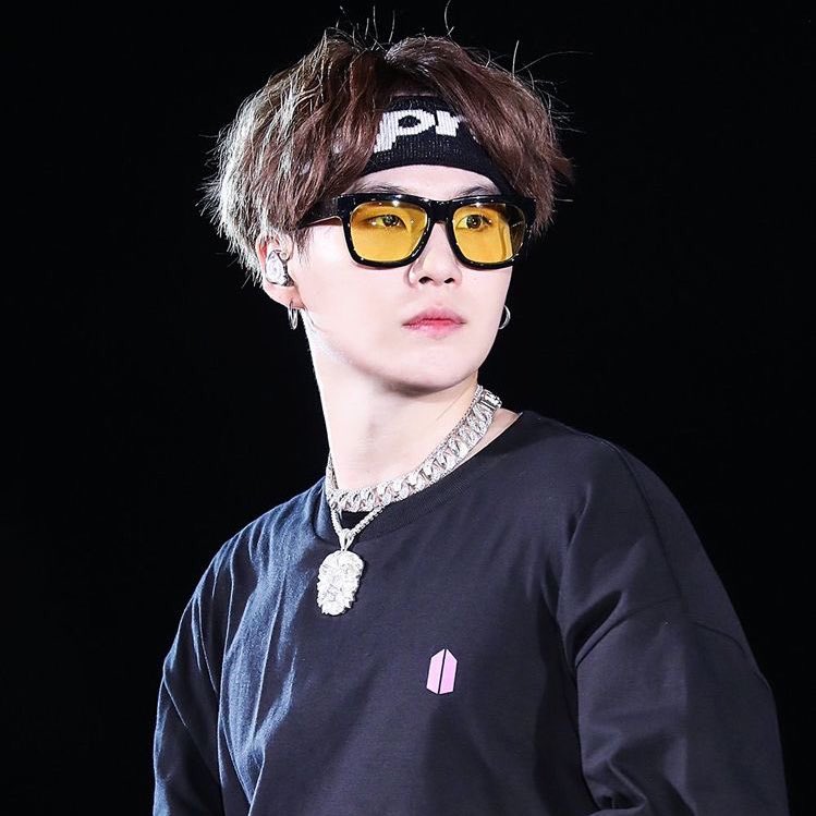 Yoongi in headbands - a long thread 