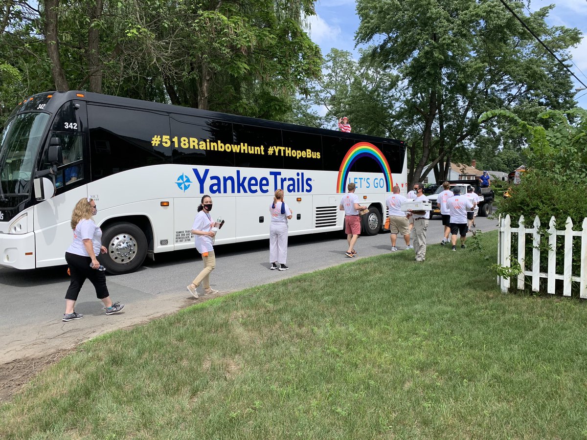 CoachSherman10's tweet photo. Great to see the #YTHopeBus with our awesome @MohonCSD admin collecting donations for the Mohon food pantry. One of our @MohonRunner families donated all this pasta &amp; sauce! Check out our new @MohonSports AD too! #MohonProud https://t.co/d77auEEimT