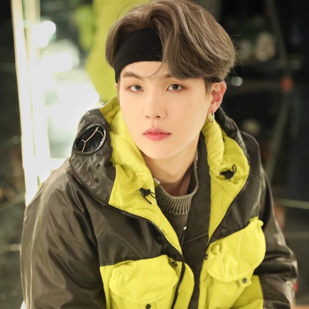 Yoongi in headbands - a long thread 