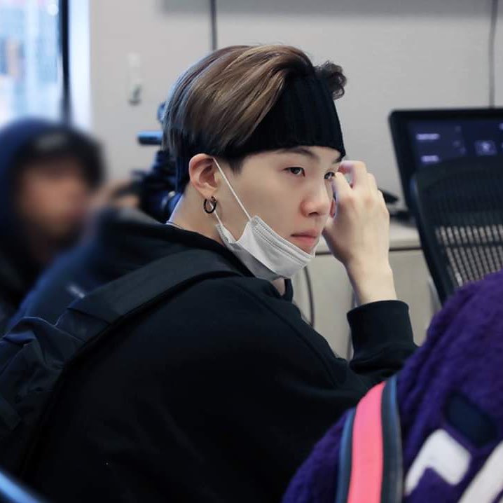 Yoongi in headbands - a long thread 