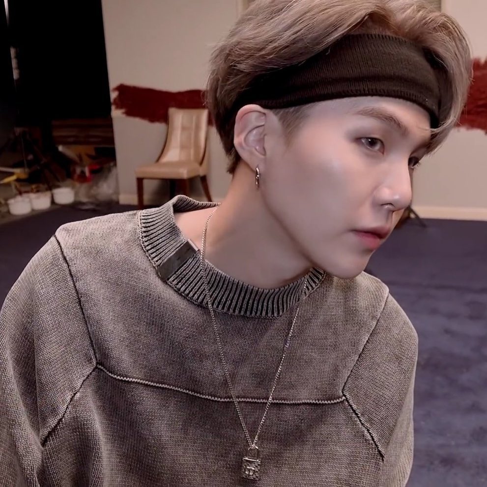 Yoongi in headbands - a long thread 