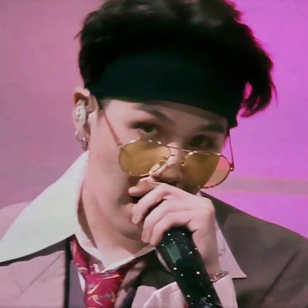 Yoongi in headbands - a long thread 