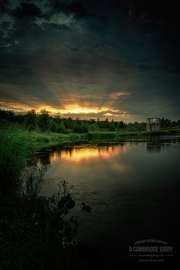 Eddington_Camb's tweet photo. Well @acambridgediary has knocked it out of the park again with this spectacular sunset photo of #BrookLeys at #Eddington. 

Remember, keep your distance in accordance with Government guidance during your walks! Learn more here: https://t.co/pQ5GcXRjo2 https://t.co/3SAofeoFXm
