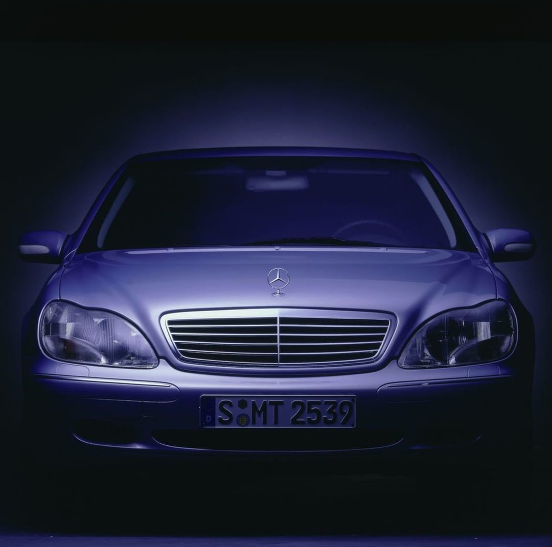 We believe the timeless S-Class from the 220 series is an upcoming classic. What do you think?
via @MB_Museum

#MBclassic #W220 #MercedesBenz #mercedesbenzclassic