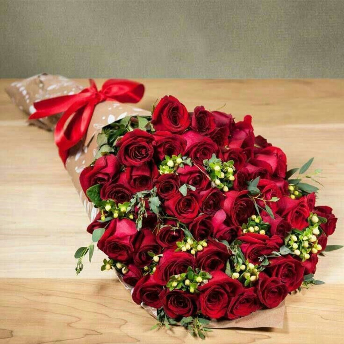 من عرفتك : وأنت لعيوني حبيب

ماعرفت أشتاق من بعدك لـ أحد