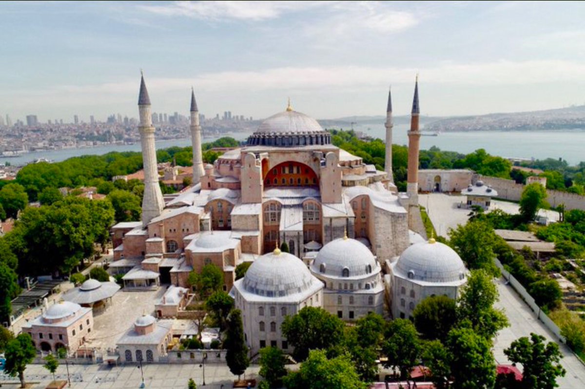 avishaksaglam's tweet photo. Tüm mescidler Kabe-i Muazzama’nın birer şubesidir. 86 yıl sonra #AyasofyaCamii’nin Danıştay’ın aldığı kararla tekrar asli fonksiyonuna kavuşturulması yerinde bir karar ve sevindirici olmuştur. Her mescitte olduğu gibi orada da namazlarımız kaim olsun inşaAllah. Hayırlı olsun. https://t.co/ODuQ1caM6X