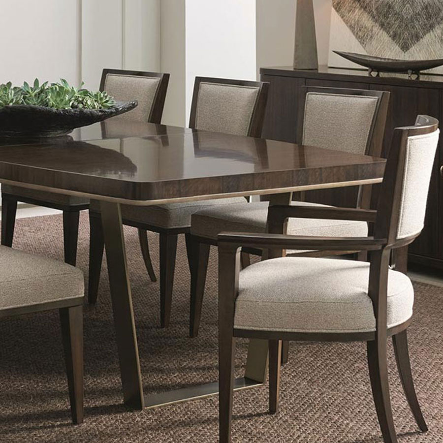 malinda_gallery's tweet photo. The memorable grain of fumed figured eucalyptus comes to life atop a dining table that is suspended by angled, contemporary metal braces.
#caracole #diningset #luxuryfurniture #homedecor #americanhome #absolutecomfort #americanstylehome #lifeathome https://t.co/OVBd9TksIE