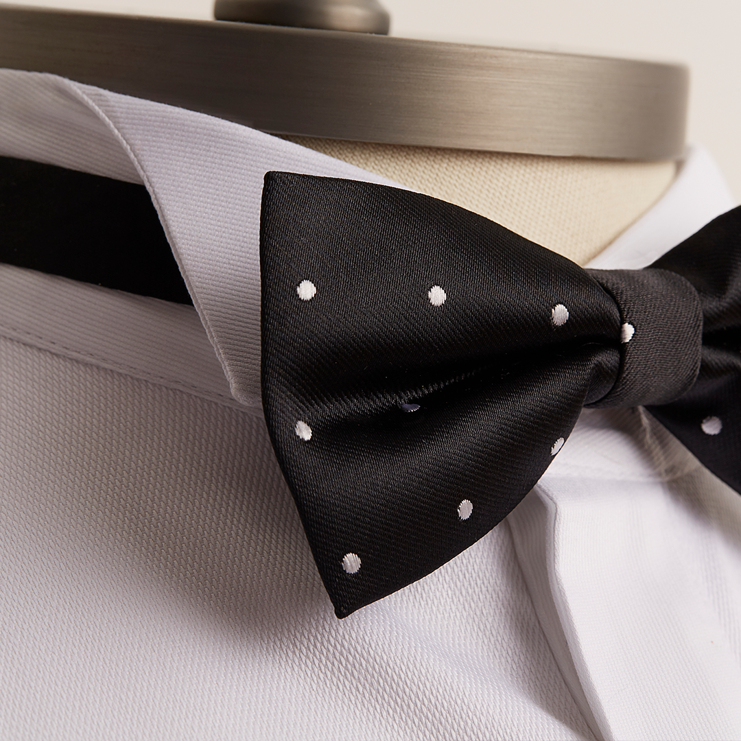 CFascynios's tweet photo. A gravata borboleta sempre fez parte do traje formal tipo Black Tie com colarinho quebrado. #camisariafascynios https://t.co/TrZ72PZd4q