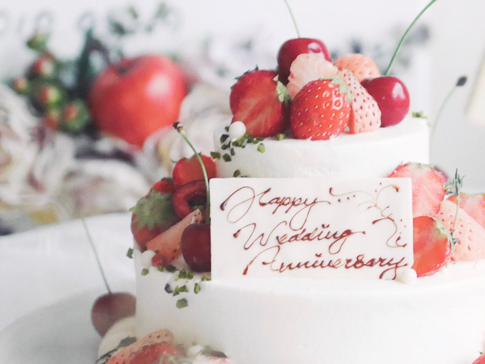 S H I O R I パティシエしてます って胸張って言えるほどの仕事は何にもしてないんだけれど ひらがな書くより筆記体英語の方がちょっとだけ ほんとにちょっとだけ得意なのでみて 目を細めてみてくれるともっとうれしい お菓子作り