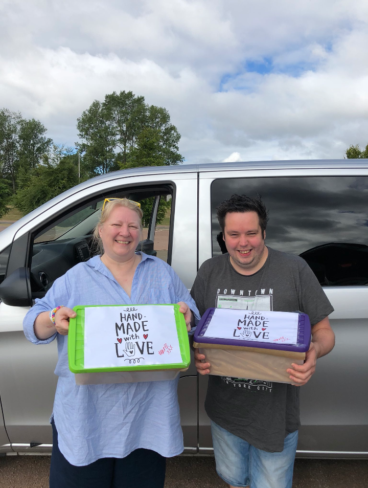 AndyDFC10's tweet photo. Today should of been the start of @whocaresscot summer camp 2020. Will be missing making memories, dancing loads, chanting post, post, post, having my pre travel selfie with @NickiMatthewWCS (along with the picture of us with the famous tablet #tabletgate) ๐๏ธโค๏ธโค๏ธ https://t.co/SyScTsrZUC