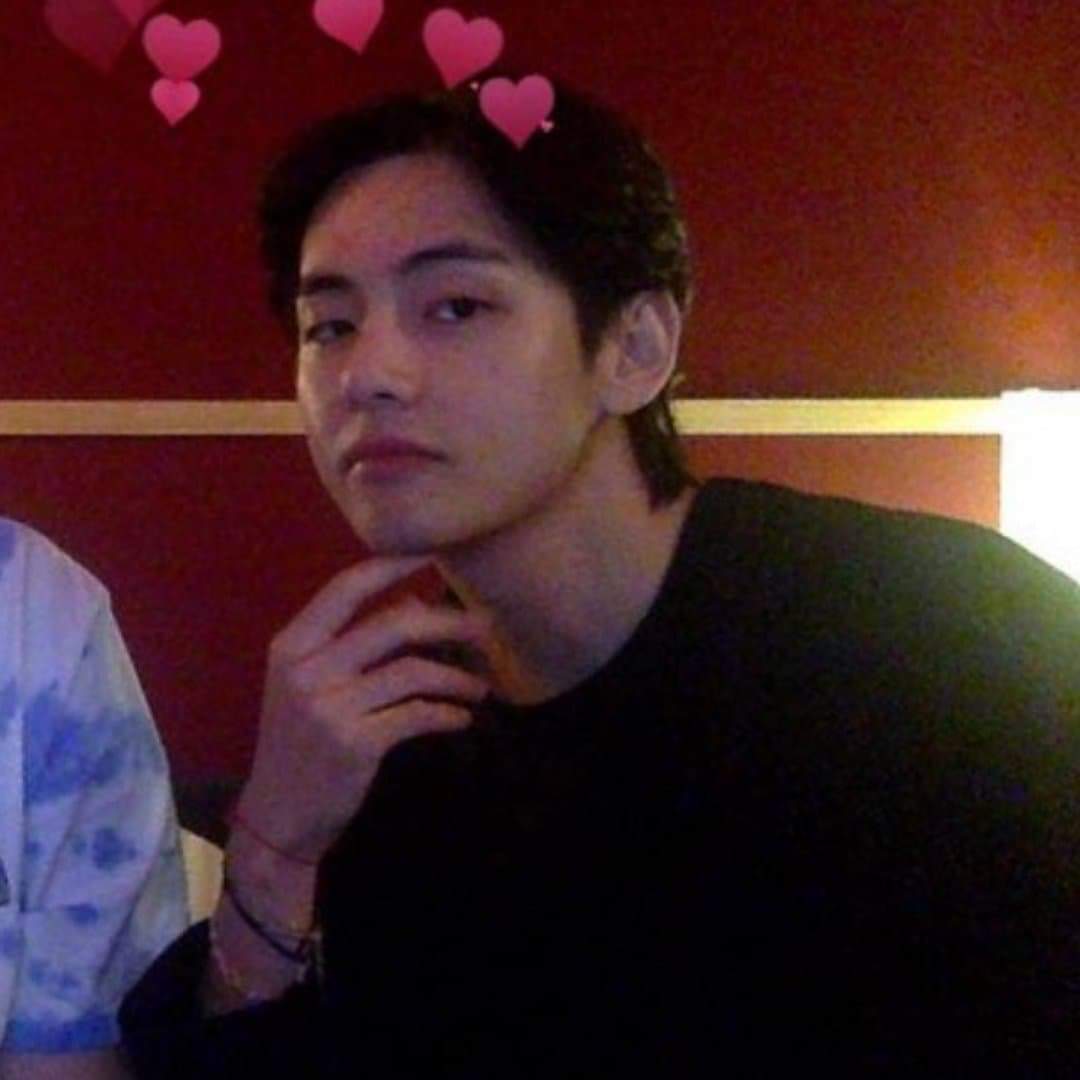brightaeststar's tweet photo. KIM TAEHYUNG ARE YOU SERIOUS!?!?  RIGHT IN FRONT OF MY SALAD!?!? THE DISRESPECT https://t.co/f7PZ2nzFhV