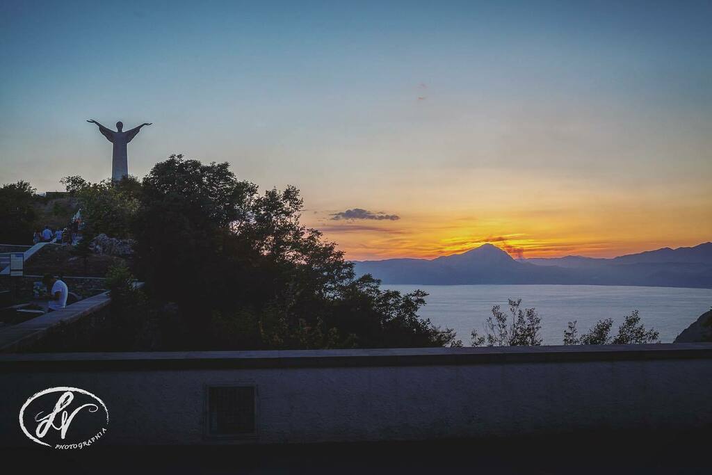 LPhotographia's tweet photo. ~ Sunset View ~
•
•
•
•
#cristodimaratea #canonphotography  #canonitalia #ig_fotoitaliane #foto_italiane #wonderfuldestinations #photoclickig #basilicataphotos #basilicata_cartoline_  #volgobasilicata #italia_bestphoto #ig_basilicata #ig_sunsets  #niceview #beautifulplac… https://t.co/3ywMlivSjj