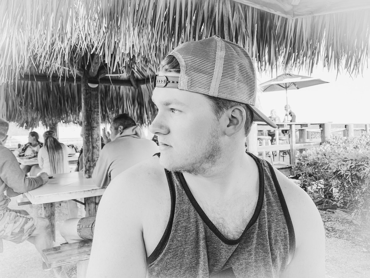 rallen0815's tweet photo. Happy 20th Birthday, @JacobAllen13! You have been a ray of sunshine since the day you were born and we are proud to be your parents! You are so kind, funny, adventurous and hardworking. Please never change who you are—keep smiling and making people laugh. ❤️🎂🎶⚾️😘🎈 https://t.co/11OeNFN9Ff