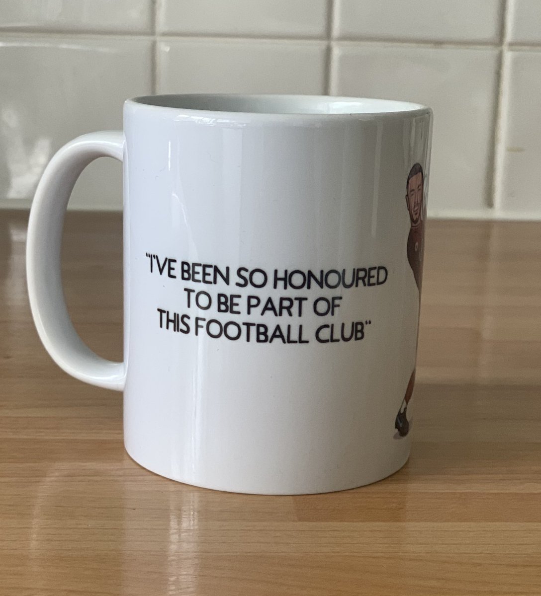 KarlThyer's tweet image. Ok I’ve got another giveaway, this Henderson mug is yet to go on sale and won’t for a good few weeks. 

You will be the 1st (apart from me) to have it. 

To enter for a chance to win, RT this tweet &amp;amp; follow me. 

Winner announced at random on Weds 15th Jul @ 12:30pm 

Good luck!