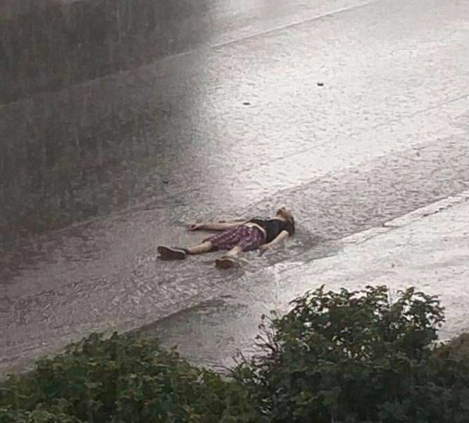 BluesDank's tweet photo. me when it rains praying that Pennywise will just bite my fucking arm off 🤤 https://t.co/koj6yKpnP2